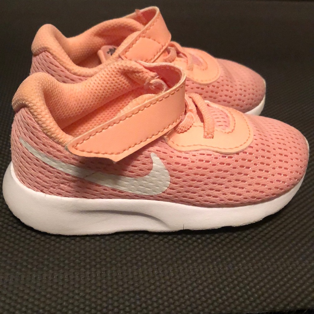 Toddler Girls Nike Coral Tennis Shoes